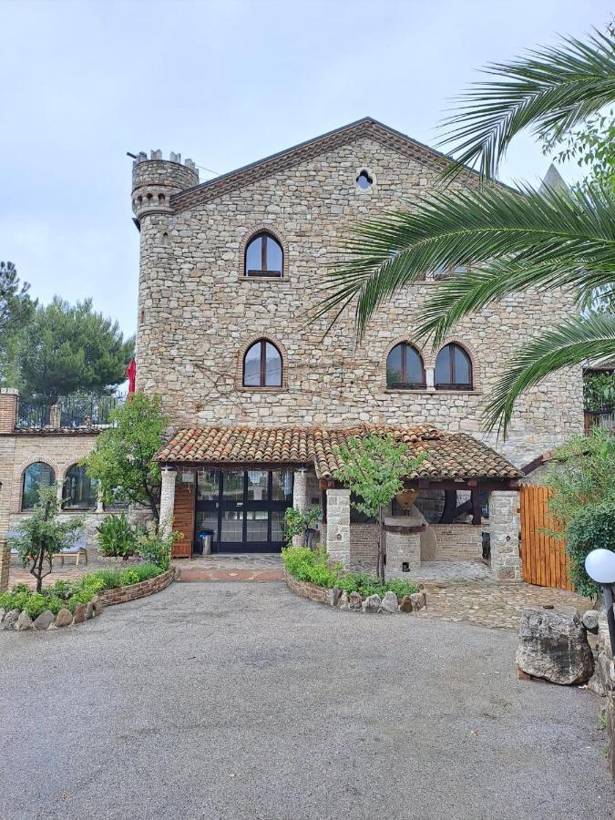 Hotel Lo Smeraldo Roccavivara Extérieur photo