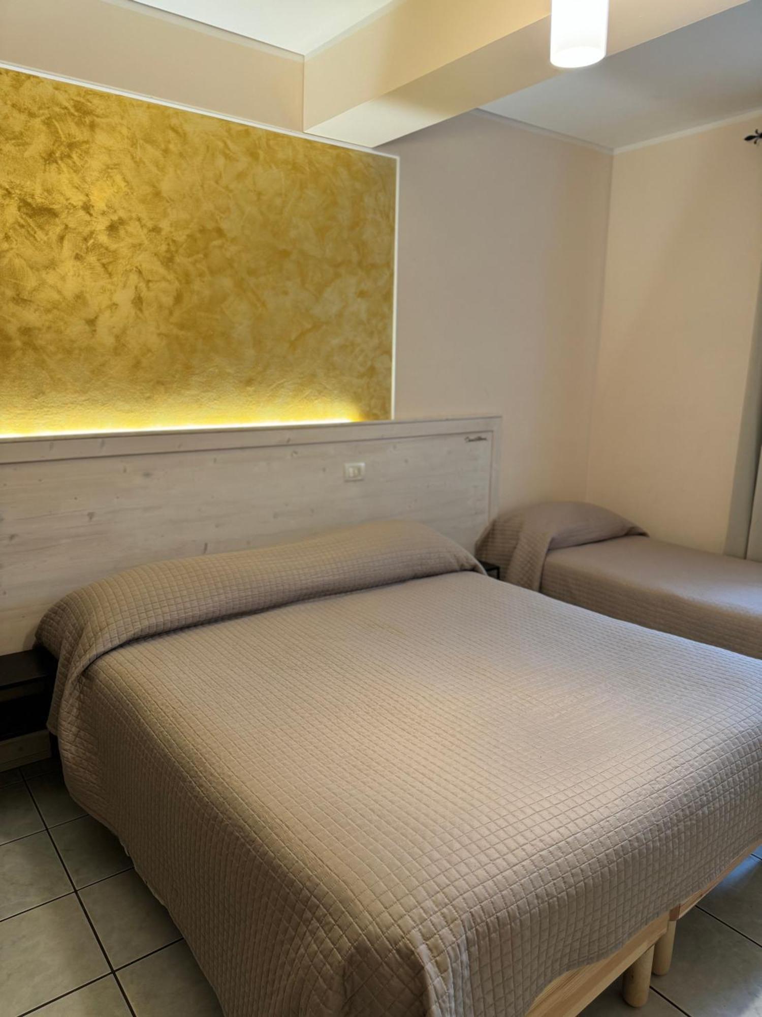 Hotel Lo Smeraldo Roccavivara Extérieur photo